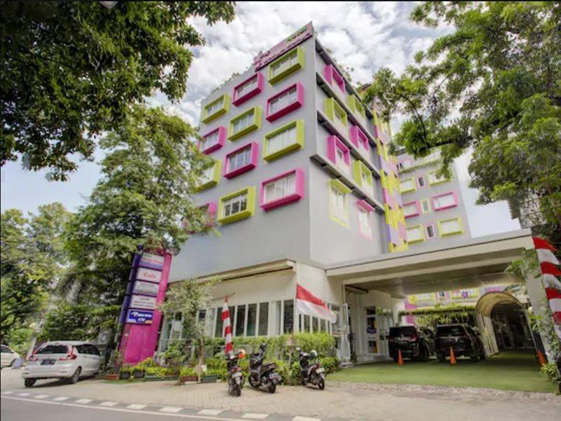 Hotel O Gambir Near Juanda Station Formerly Bunga Dahlia Джакарта Екстериор снимка
