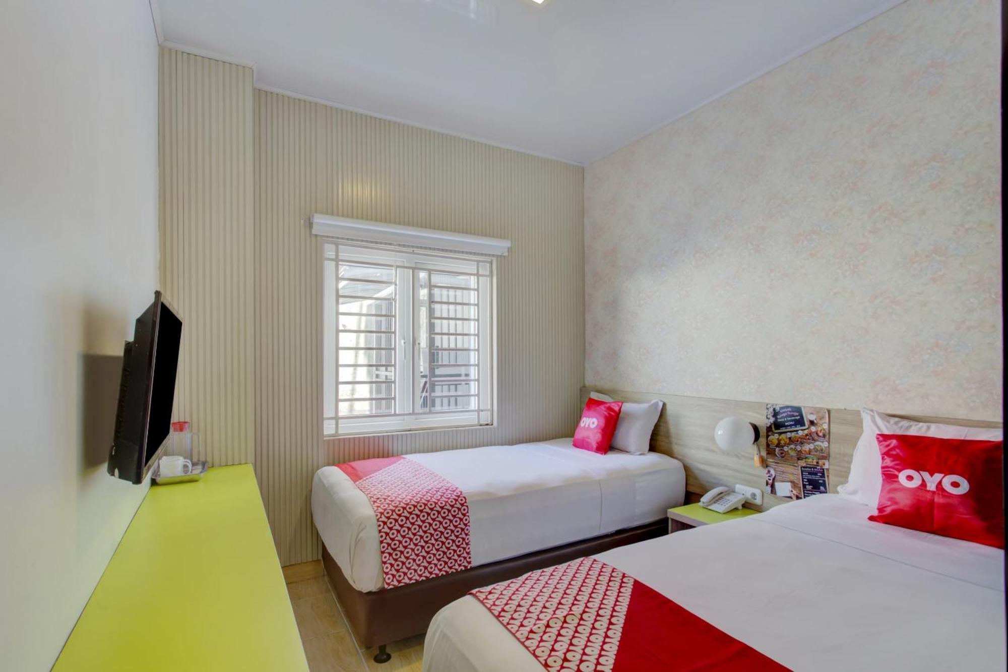 Hotel O Gambir Near Juanda Station Formerly Bunga Dahlia Джакарта Екстериор снимка