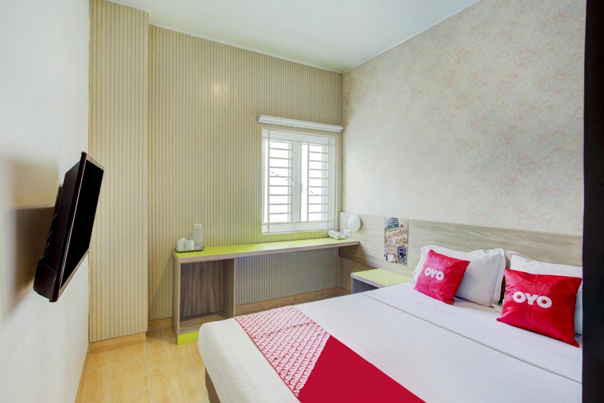 Hotel O Gambir Near Juanda Station Formerly Bunga Dahlia Джакарта Екстериор снимка
