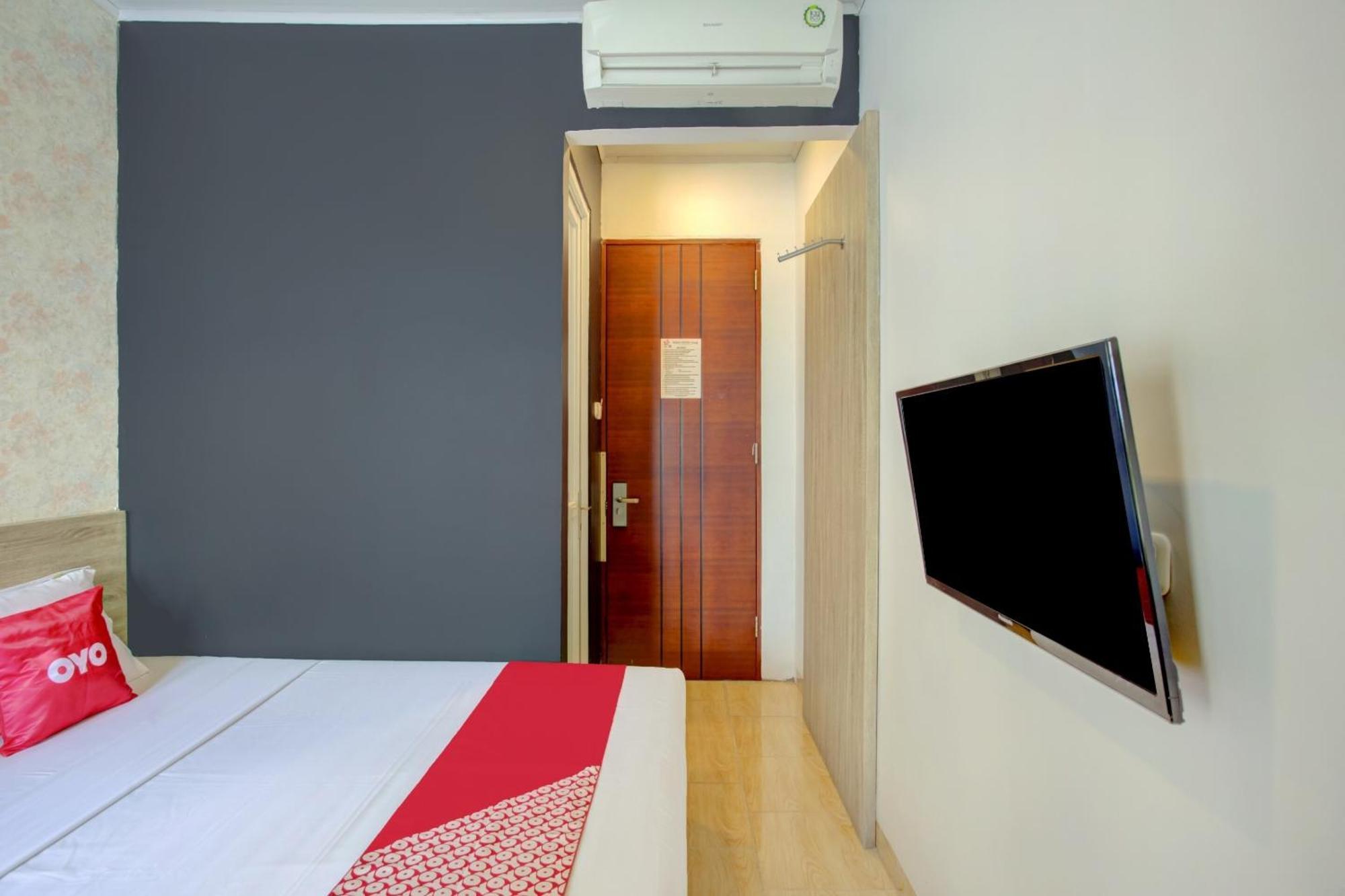 Hotel O Gambir Near Juanda Station Formerly Bunga Dahlia Джакарта Екстериор снимка