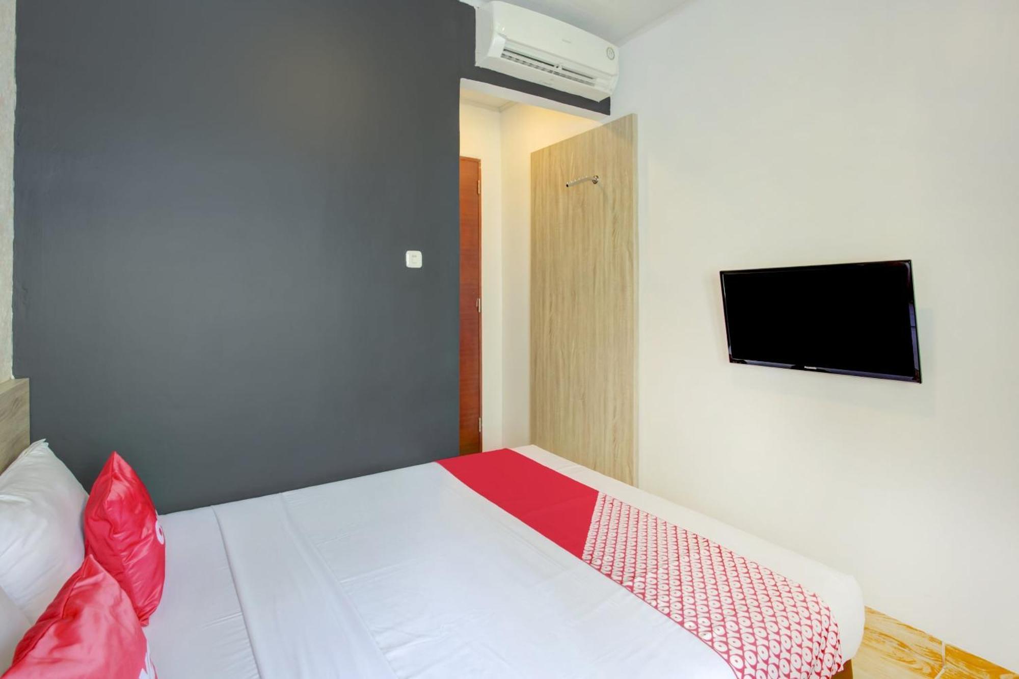 Hotel O Gambir Near Juanda Station Formerly Bunga Dahlia Джакарта Екстериор снимка