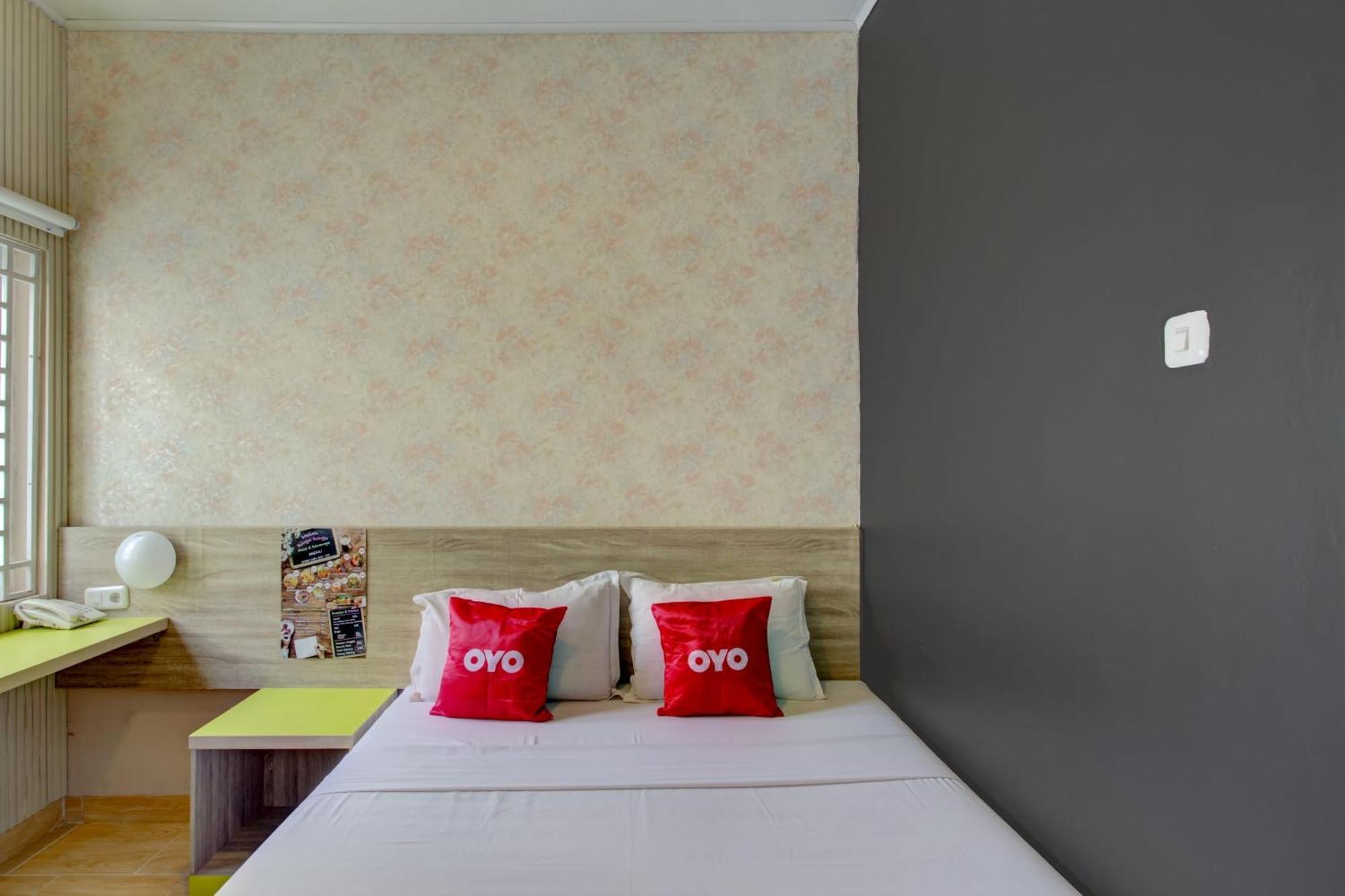 Hotel O Gambir Near Juanda Station Formerly Bunga Dahlia Джакарта Екстериор снимка