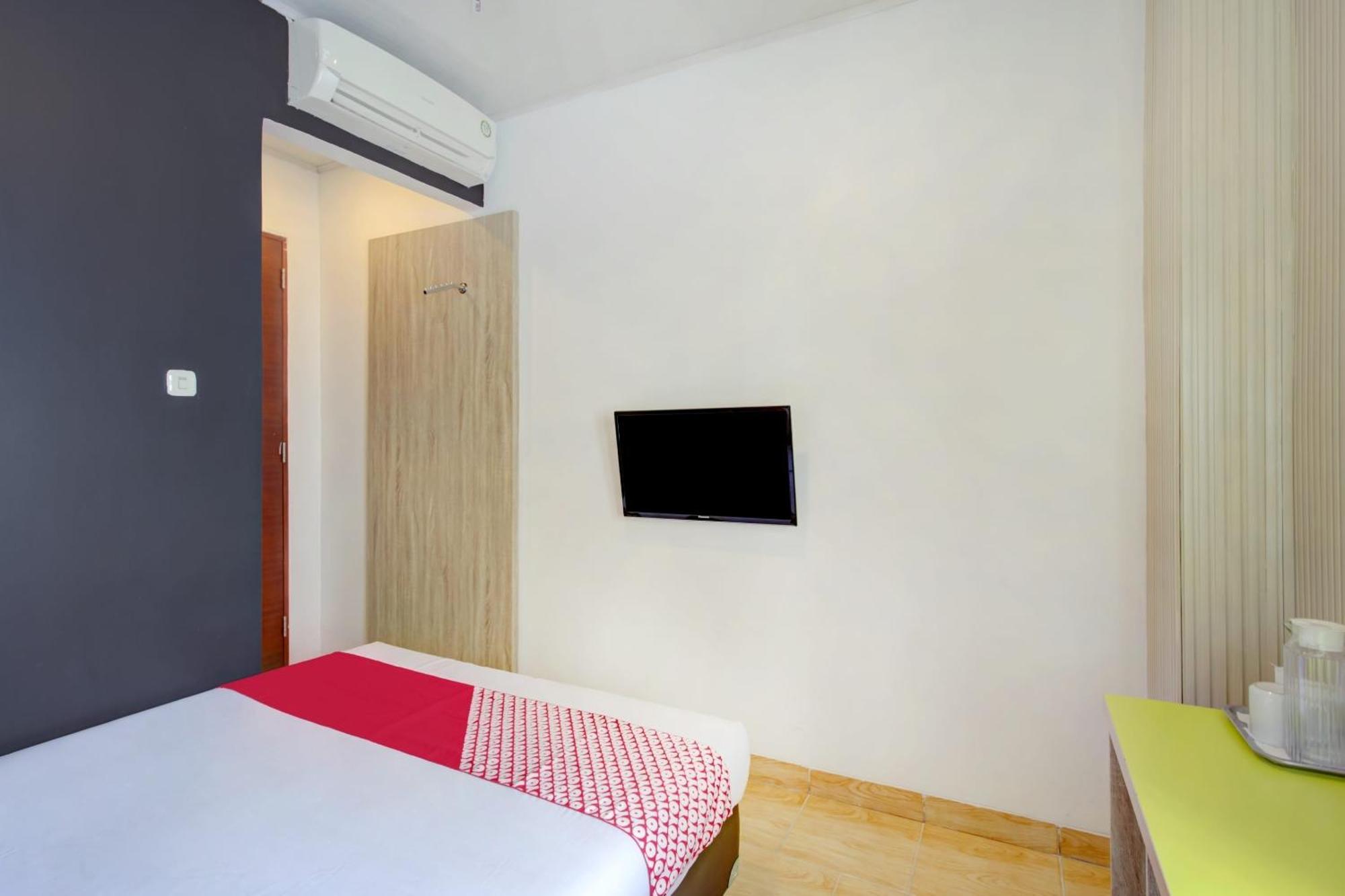 Hotel O Gambir Near Juanda Station Formerly Bunga Dahlia Джакарта Екстериор снимка