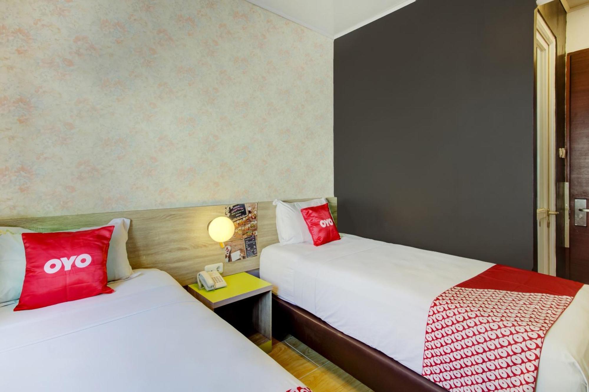 Hotel O Gambir Near Juanda Station Formerly Bunga Dahlia Джакарта Екстериор снимка
