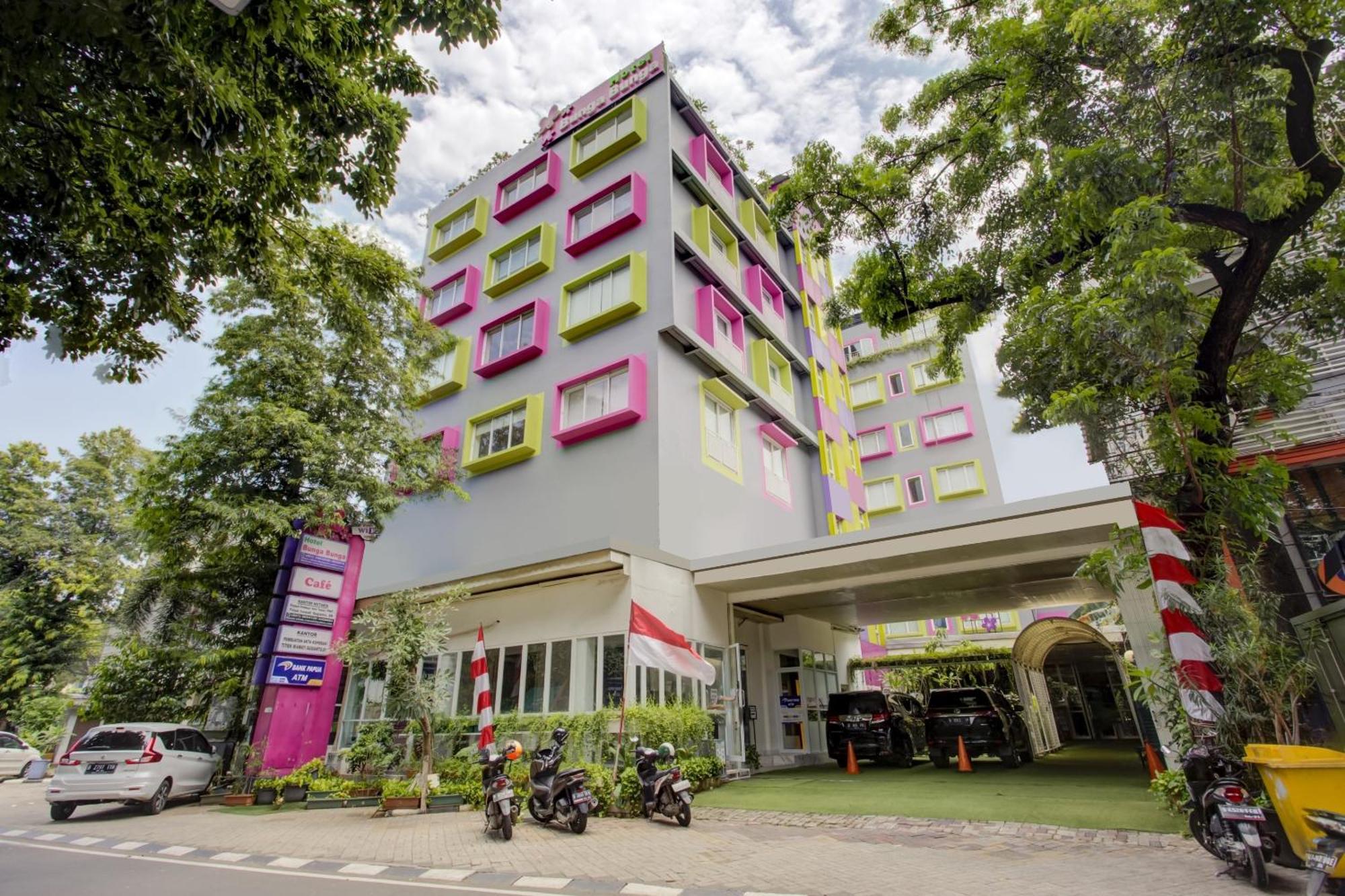 Hotel O Gambir Near Juanda Station Formerly Bunga Dahlia Джакарта Екстериор снимка