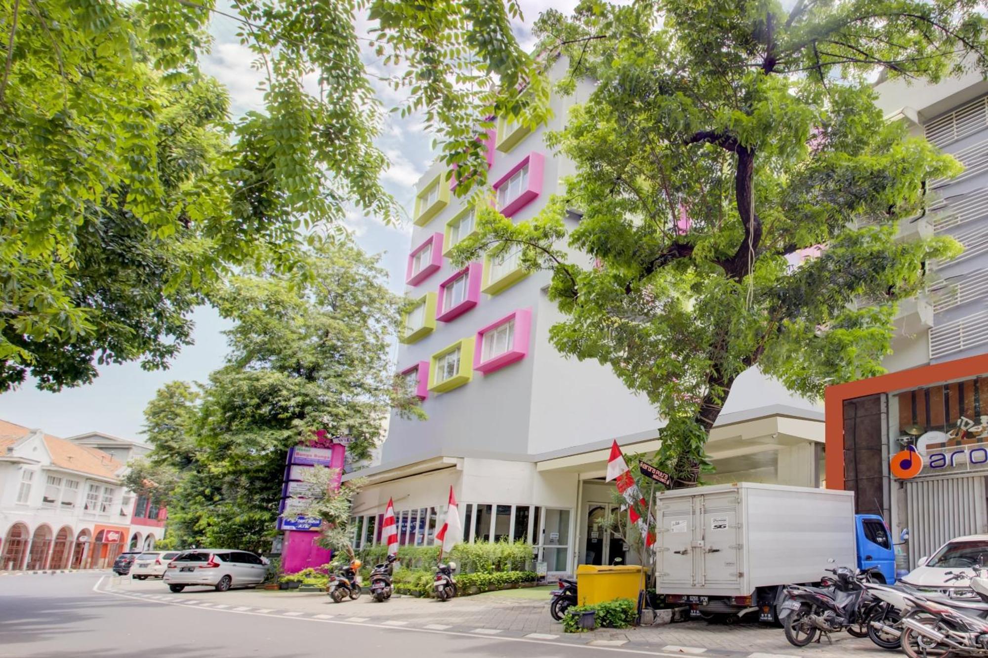 Hotel O Gambir Near Juanda Station Formerly Bunga Dahlia Джакарта Екстериор снимка